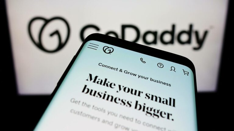 Registrátoři domén GoDaddy a Tucows, zajímavá investice do digitálního světa